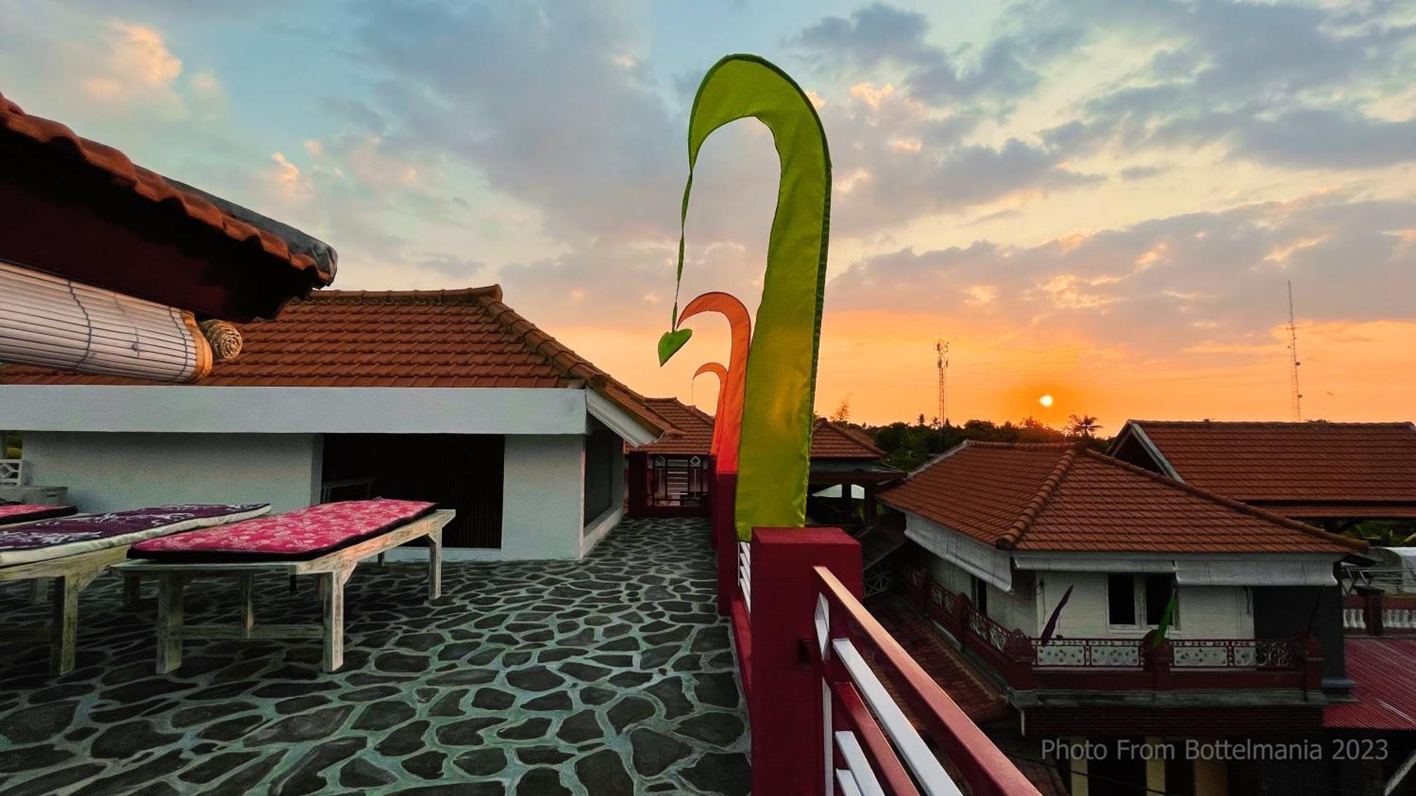Bottelmania Hotel Lovina  Exterior photo