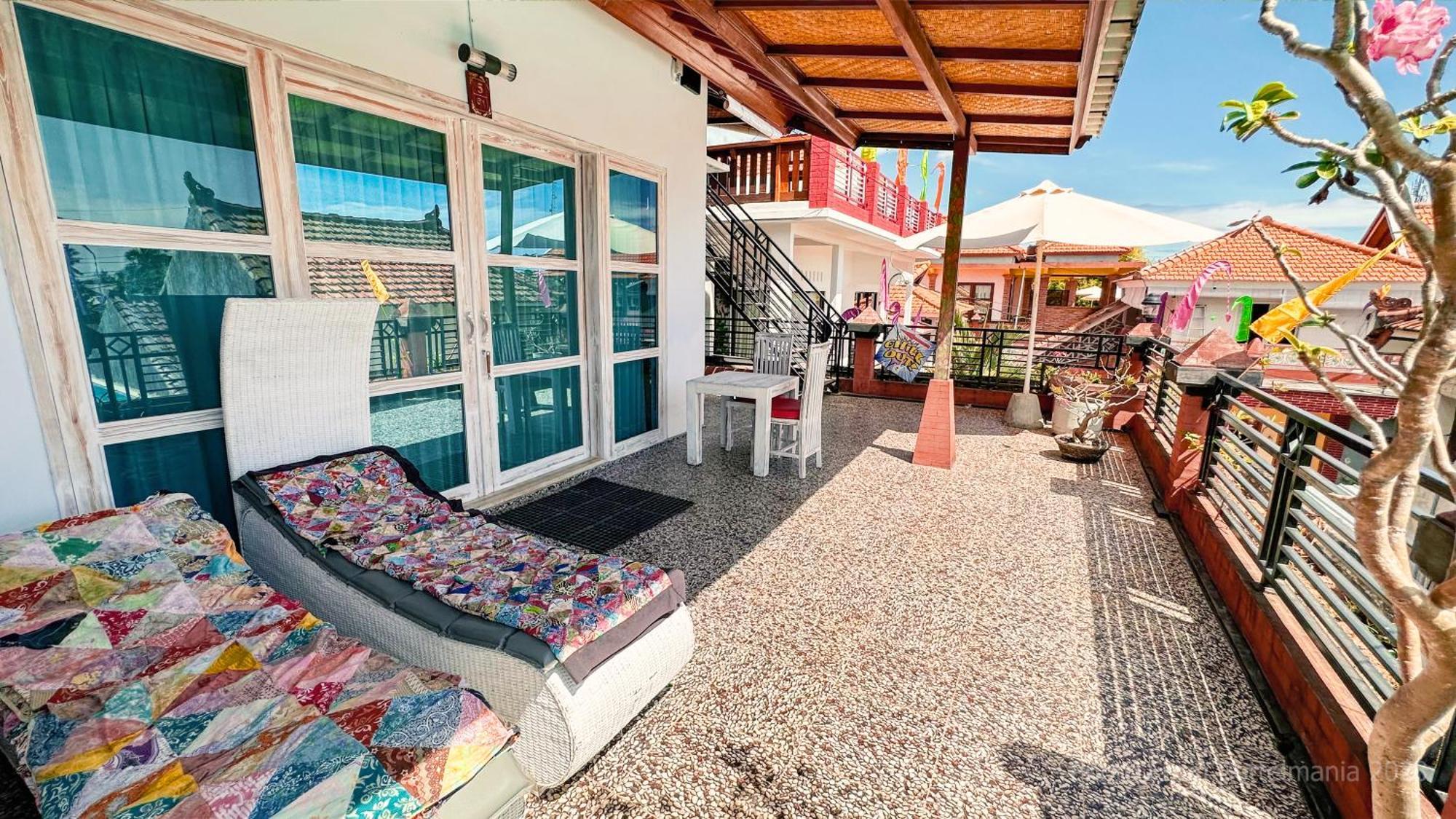 Bottelmania Hotel Lovina  Exterior photo